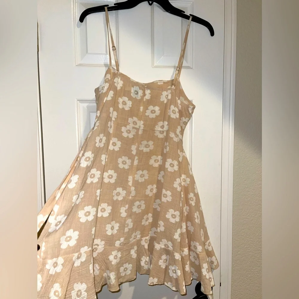 Tan light cotton flower wrap dress with zipper Size 6 by Polly - Picture 4 of 7